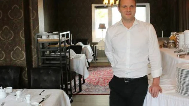 Tomt i matsalen. Christian Ryning tvingas konstatera att de allra flesta bokat av, oavsett om det gäller mat eller boende på Hotell Palace. "En del har vi valt att boka av, så inte vi riskerar att bidrar till smittan".