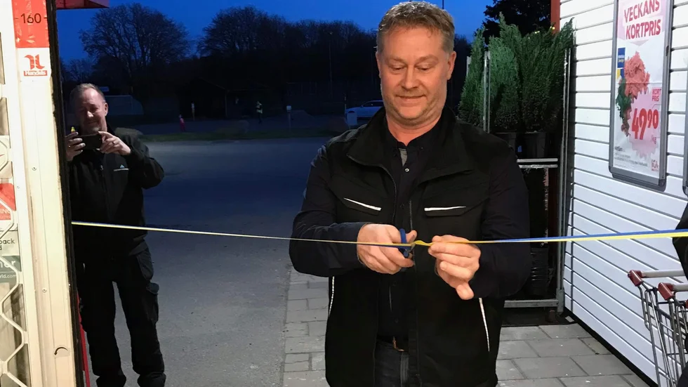 Anders Carlsson invigde servicepunkten.