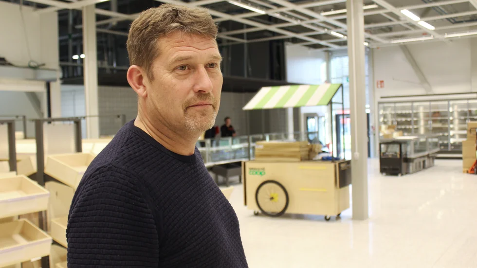 "Vi ligger lite före i tidsplan", säger Mats Roth inför öppningen av livsmedelsbutiken.