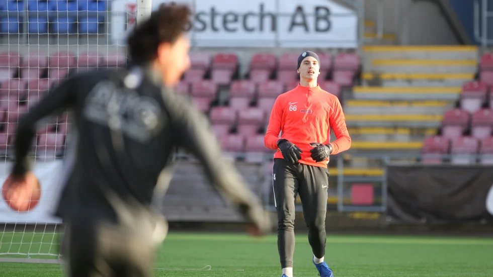 18-årige målvakten Wille Jakobsson, som har kontrakt med AFC till 2021, är inne på sin tredje säsong med Eskilstunaklubben.