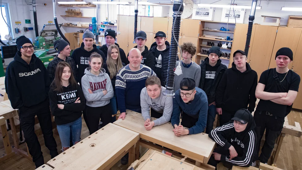 Eleverna i klass 9A och 9B i Råneskolan ligger bakom förvandlingen av skolans slöjdsal. Bakre raden från vänster: Emil Glaad, Oliver Kristoffersson, Emil Norman, Elis Nilsson, Theo Sundström, Linus Hansson, Anton Bergqvist, Emil Hagberg, Edwin Andersson och Hampus Henriksson. 
Främre raden från vänster: Elvira Björk, Alma Larsson, Alina Sunqvist, Teis Christiansen, Erik Juntti, Linus Lundin och Johan Nordström.