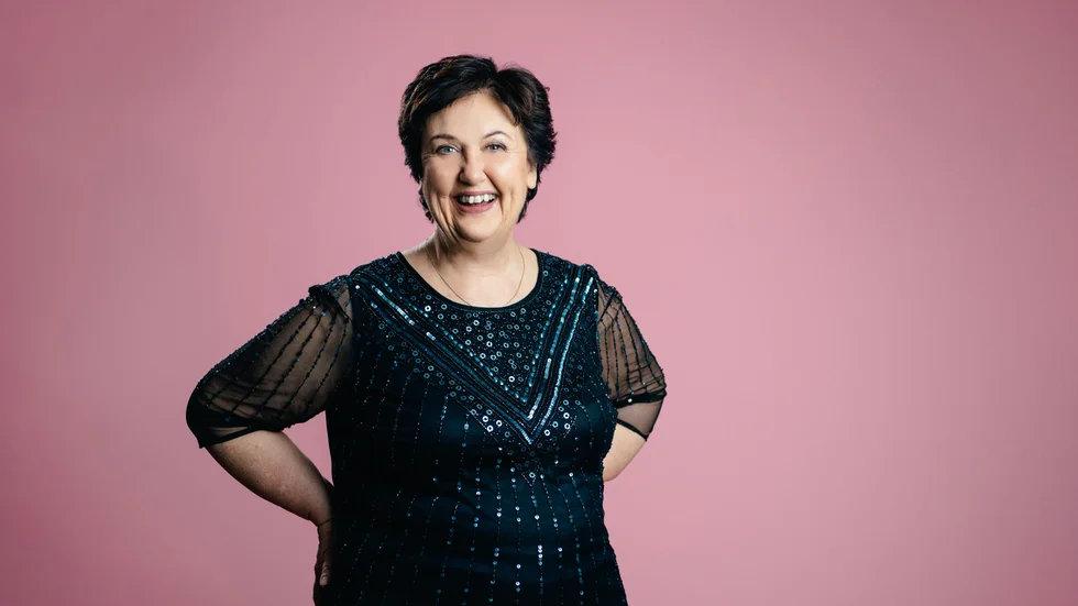 I showen kommer Babben att blanda stand-up med sång. "Jag kommer plocka låtar jag tycker är bra och sätta nya texter. Jag kommer göra som jag gjort ända sedan Gutekällaren på 80-talet. Blanda högt och lågt, allvar och betraktelser", säger hon.