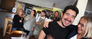 Champagne när Ali Rezaei får stanna i Sverige