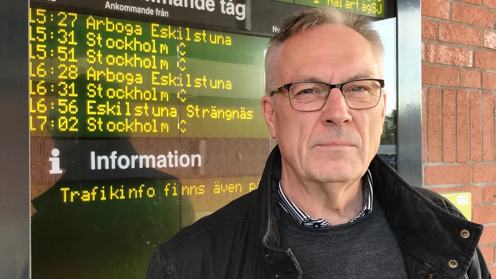 Dan Selholt har en sambo som i normalfallet jobbpendlar med tåg från och till Läggesta station. Sms:en om sen hemkomst har varit frekventa, berättar han, som startade en tråd om pendlingen på Facebook.