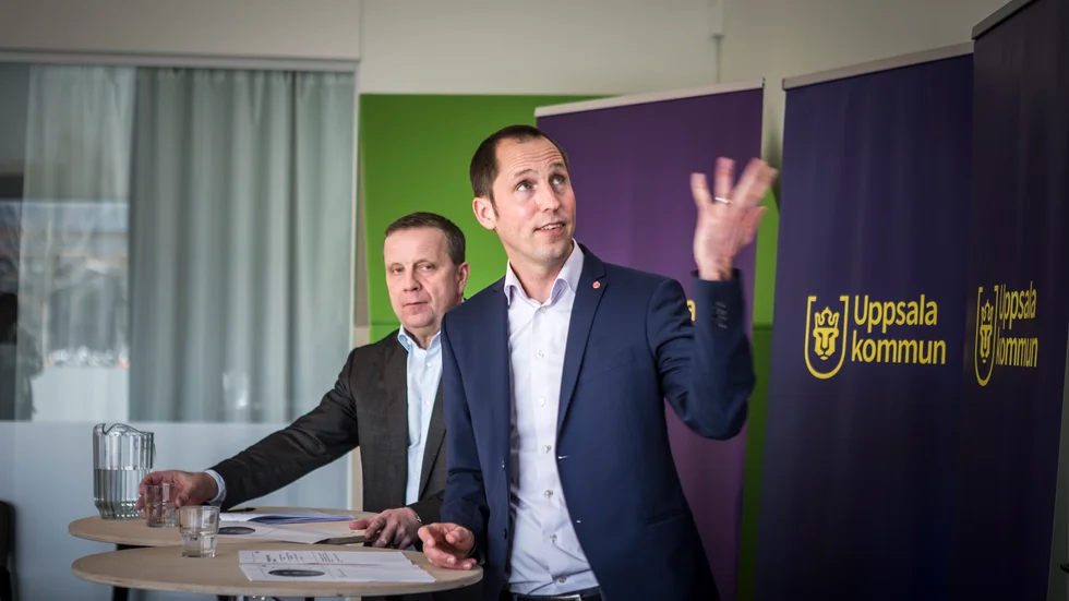 Erik Pelling (S), kommunstyrelsens ordförande är ordförande i krisledningsnämnden som aktiverades under måndagen. Fredrik Ahlstedt (M) är andre vice ordförande i kommunstyrelsen och i krisledningsnämnden. 