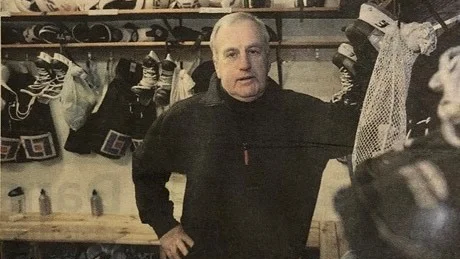 Per-Arne Johnson var ordförande i Motala AIF:s ishockeyklubb under åren när laget gick upp i ettan i haussen efter att ishallen byggdes. Nu sörjs han av bygdens idrottsliv efter sin bortgång.