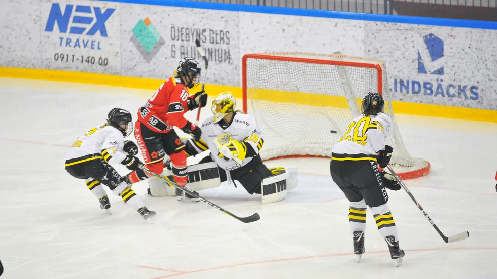 Petra Nieminen inleder målskyttet efter mindre än tre minuter spelat och efter det målet hotades aldrig hemmalaget.