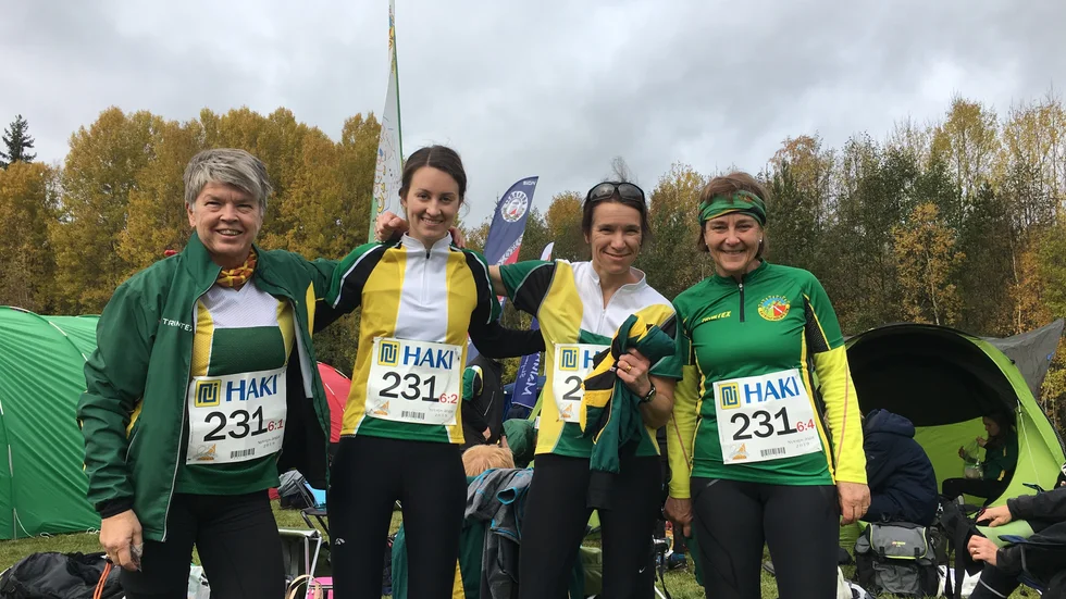 Fyra av KOK-löparna i 25-mannastafetten, från vänster veteranen Anki Gustafsson, nyförvärvet Josefin Häggdahl, comebackande Lisen Edlund och ankaret Agneta Grönlund.