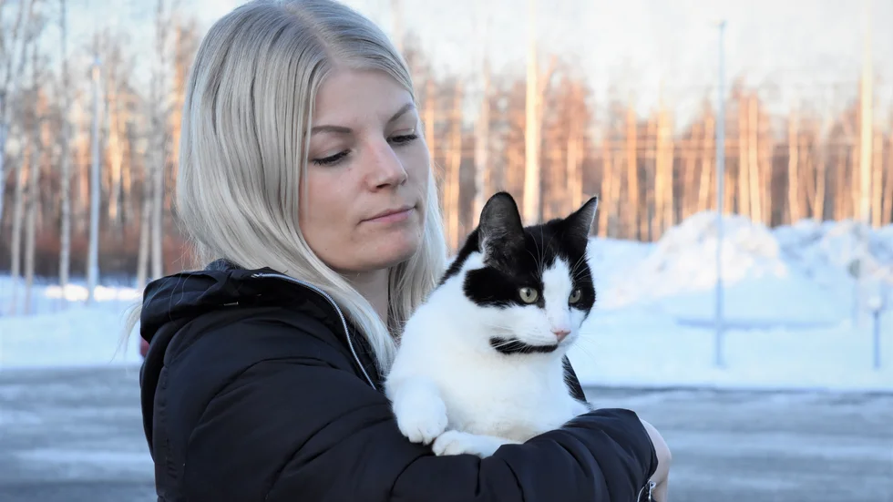 Jana Sköld fick hämta hem Elvis efter att han vårdats i närmare två dygn för förgiftning. "Jag är glad att det gick bra tillslut".