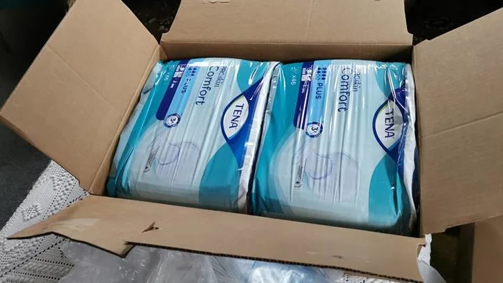 Insändarskribenten blir upprörd när hon läser om Lise-Lott som uppmanas att köra oöppnade lådor med katetrar, blöjor, vinylhandskar och sårsprit till tippen. 