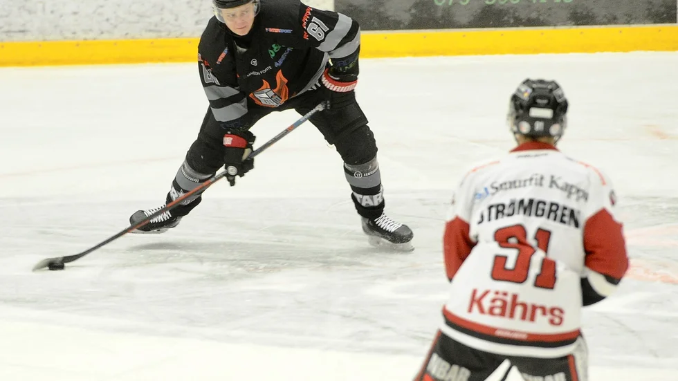 Skottvillige Simon Rodling var i centrum av matchen flera gånger. Han slog bland annat en straff.