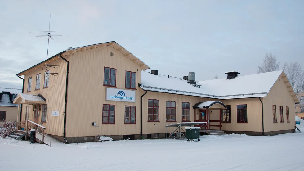 Adressen är Pontonjärvägen 7 A. Det blir Dance Directions nya danslokal. Man kommer att dela yta med antikaffären som finns i samma hus.