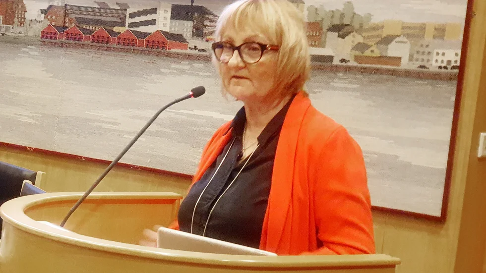 Efter mycket diskussion beslutade miljö- och byggnadsnämnden att återremittera ärendena som rörde byggsanktionsavgifter. Socialdemokraten Maritha Meethz är ordförande.