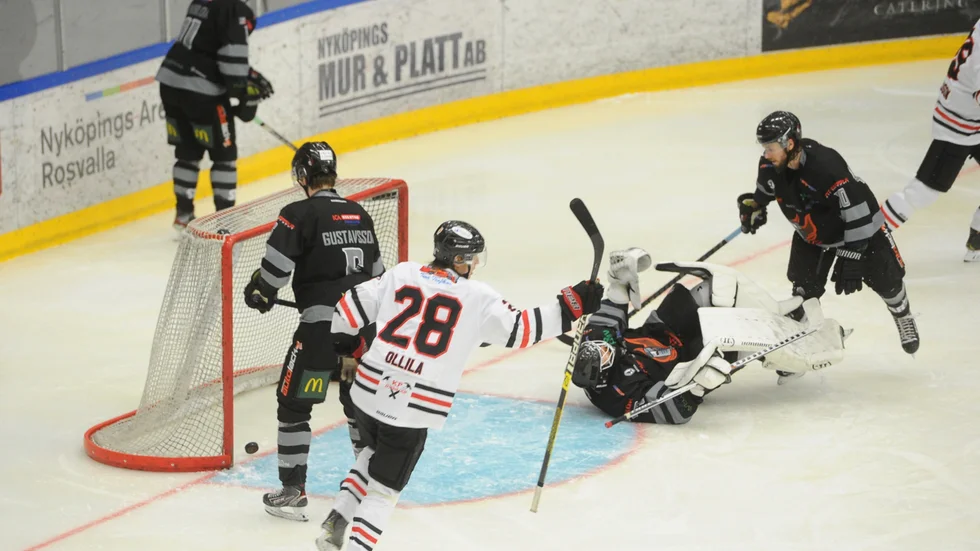 Hugo Ollila sätter segermålet 3–2.