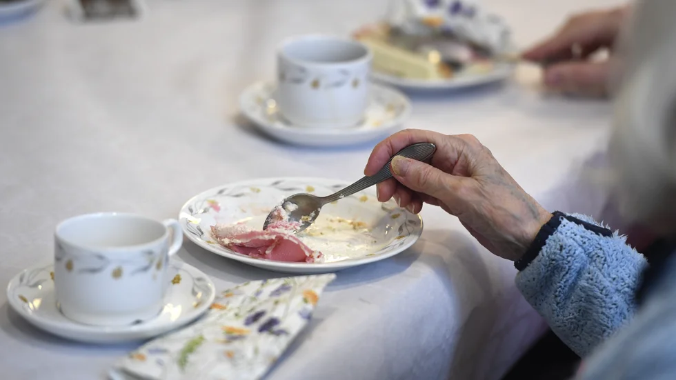 Äldrenämnden har fattat beslut om att höja kraven på kvalitet för alla boenden, både privata och kommunala, skriver Caroline Hoffstedt.