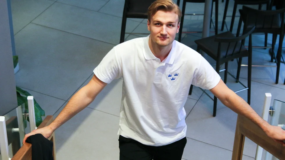 Almtuna får klara sig utan Jesper Eliasson en bit in på det nya målvakten. Istället får målvakten fokusera på VM-spelet i detsvenska juniorlandslaget