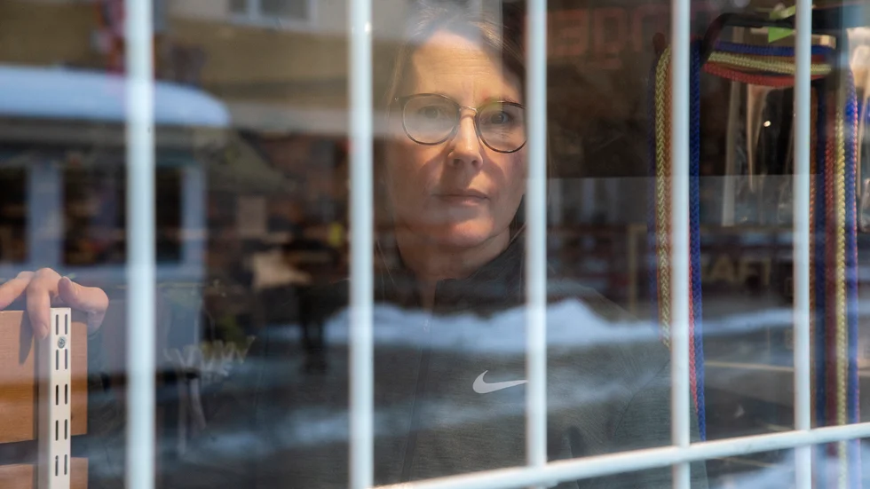 Åsa Palm, delägare av Sportringen i Älvsbyn, hoppas att galler ska göra det för omständligt att ta sig in fler gånger.