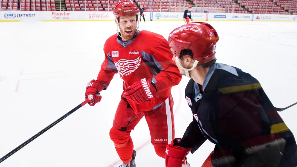Johan Franzén, tidigare LHC och Detroit, kommer till Saab arena för att spela legendarmatchen under lördagen.