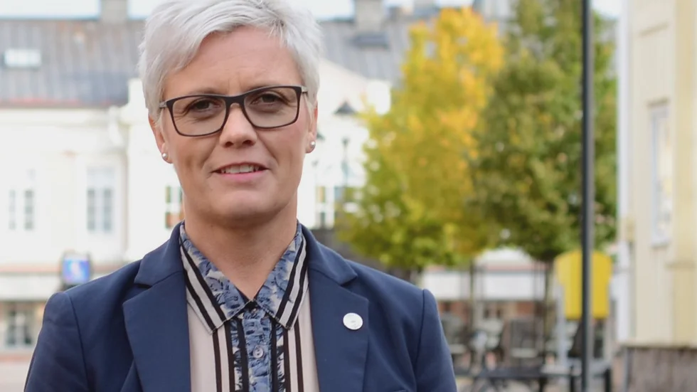 Nu är lönen för 2019 klar för kommundirektör Carolina Leijonram som får 99 900 kronor i månaden från och med april i fjol.