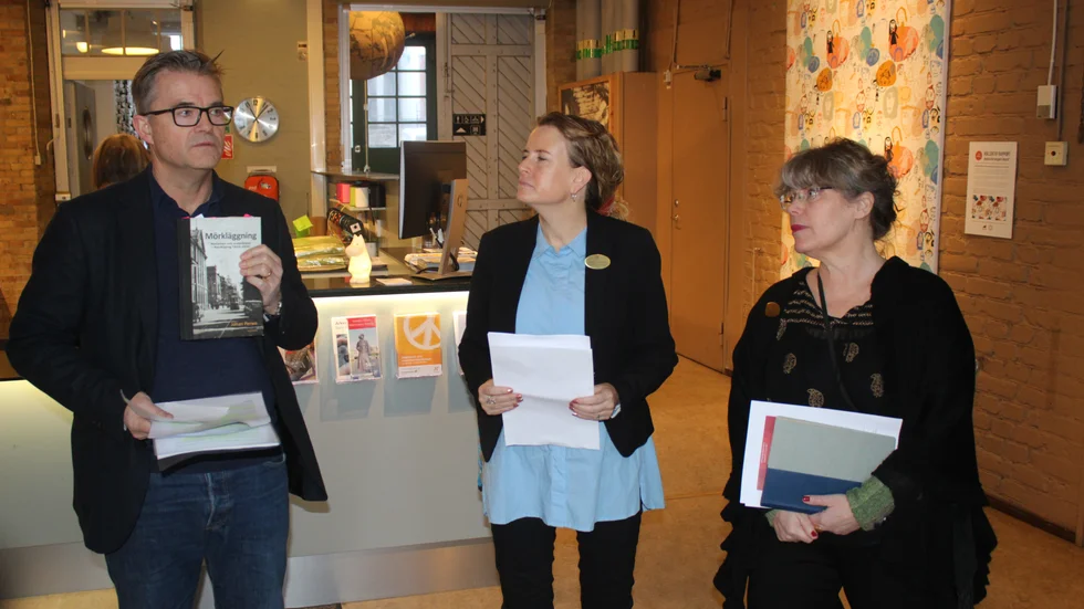 Trion bakom utställningen om nazismen i Norrköping, är från vänster Johan Perwe, Ellika Kyndel och Pernilla Pusa.