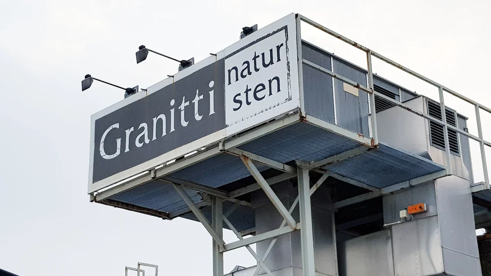 Stenhuggeriet Granitti natursten AB i Öjebyn, har försatts i konkurs. Det huvudsakliga skälet är att försäljningen av gravstenar har halverats de senaste tio åren.