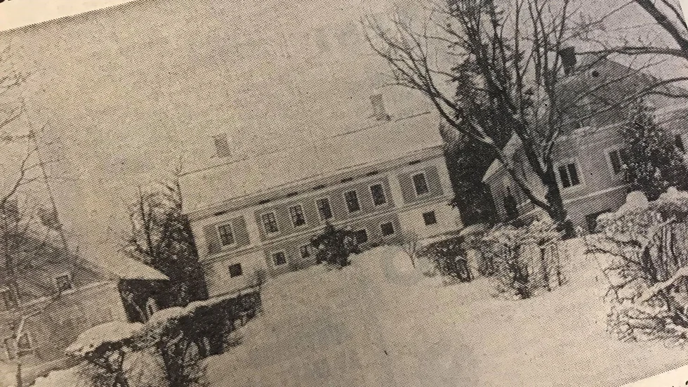 Kuriren för 50 år sedan: Så här ser det ut i dag vid Äs i Julita. Många kända släkter har befolkat godset, som nu är till salu för 2,6 milj. kronor.
