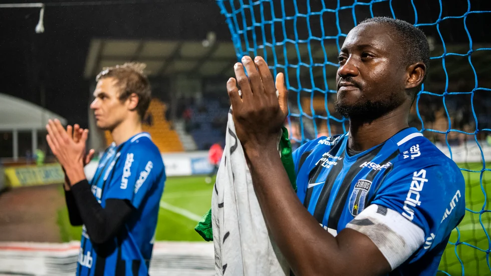 Moses Ogbu tackades av efter säsongen 2018. 