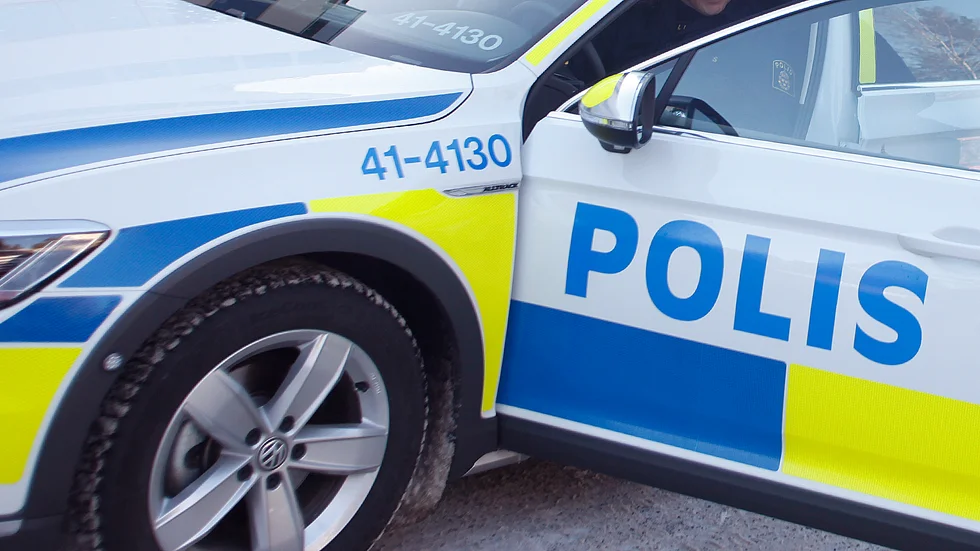 Polisen larmades till Mariefred sedan det inkommit larm om att en man jagades av fyra-fem personer.