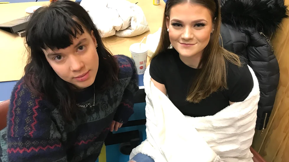Hanna Svennberg och Anna Sundal medverkar i sin femte storföreställning. Deras favorit genom åren är "Brustna vingar". "Den var gripande och sorglig", säger Hanna Svennberg.