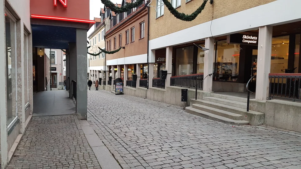 På Hästgatan mitt emot Biostaden Borgen har en ny butik öppnat. Det är Skuggspel som flyttat sin butiksverksamhet från Östercentrum.