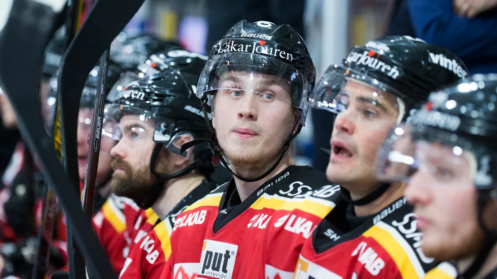"Det är förstås kul att folk uppmärksammar att jag spelar bra hockey", säger Jonas Berglund.
