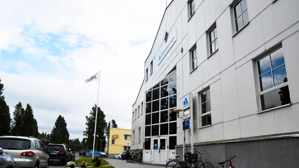 Det lär bli trångt längs Södra hamnleden när hela stadsbyggnadsförvaltningen ska flytta in i Arbetsförmedlingens gamla lokaler.