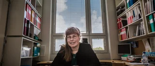 Hon studerar hundar för att bota människor