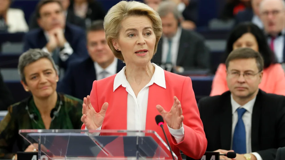 Regionpolitkerna Anders Öberg och Elisabeth Lindgren, båda S, skriver att Kenneth Backgård abdikerat från styret av regionen.