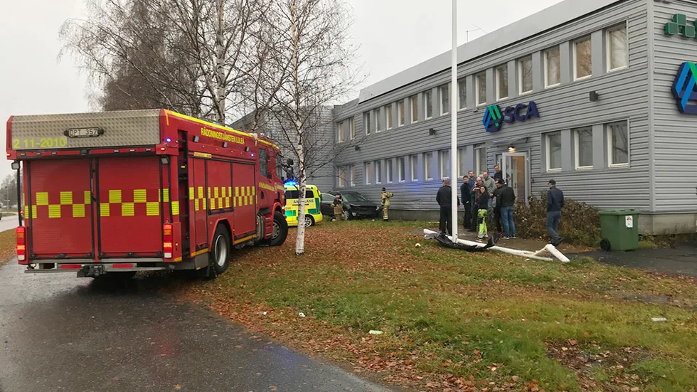 Vansinnesfärde slutade mot en husvägg.