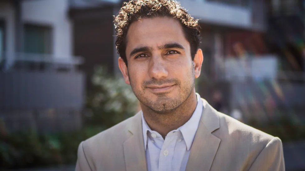 Civilminister Ardalan Shekarabi är imponerad av Märsta kvinnojours arbete. De är modiga och räddar bokstavligen liv, säger han bland annat. 