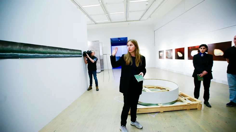 Emily Fahlén och Asrin Haidari vid pressvisningen av Luleåbiennalen 2018. Nu har de fått nytt förtroende av Konstfrämjandet som konstnärliga ledare för årets Luleåbiennal som invigs den 24 oktober.