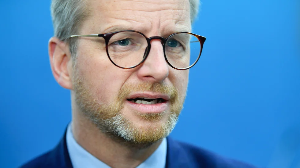 Mikael Damberg behöver hitta fram till tveksamma och besvikna medborgare med en attityd och en politik som kan knyta samman det maktpolitiska med politikens innehåll. 