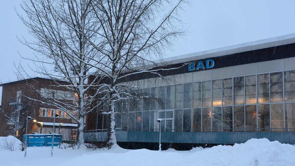 Badhuset i Pajala stängs omedelbart, detta med anledning av snömassor på yttertaket som innebär en säkerhetsrisk.