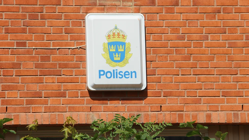 Att bära kniv på polisstationen kan straffa sig.