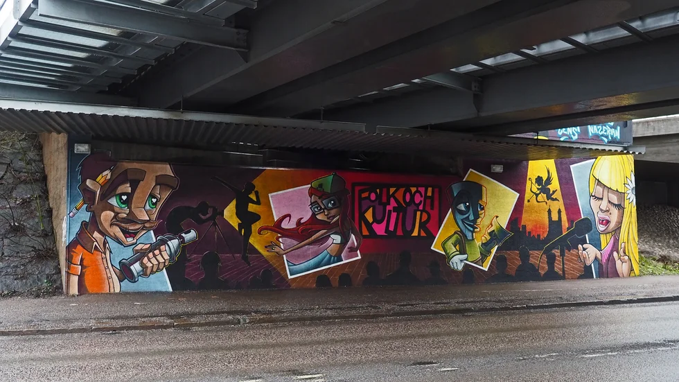 Insändarskribenten tycker att inträdet till Folk och Kultur är för dyrt.Här graffitimålning i anslutning till första Folk och Kultur.