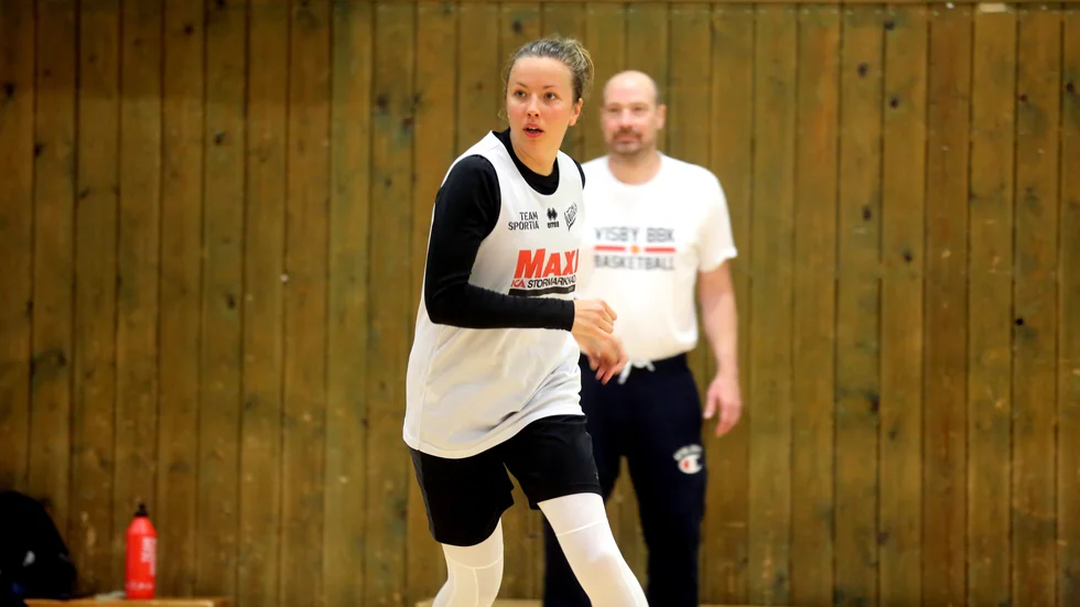 Johanna Persson och hennes lagkamrater i Visby Ladies jagar säsongens första seger mot Norrköping.