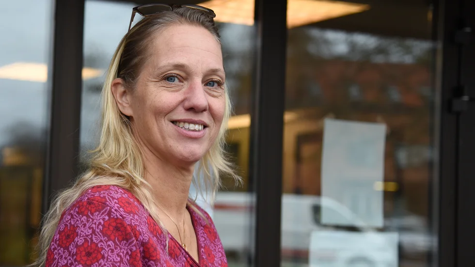 Komvux i Västervik förskjuter istället för att ställa in. Rektor Emma Sohlman berättar att vissa moment av betygsprövningen sker på distans.