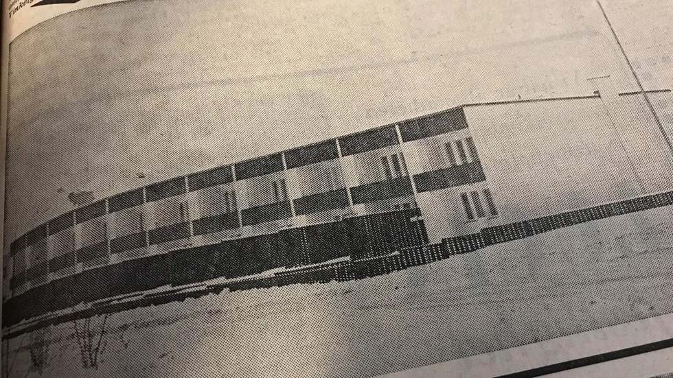 Kuriren för 50 år sedan: Tvåvånings radhus kommer troligen att delvis ersätta de tidigare planerade flerfamiljshusen på Backaområdet. Med detta följer också en avsevärd reducering av antalet lägenheter på området.