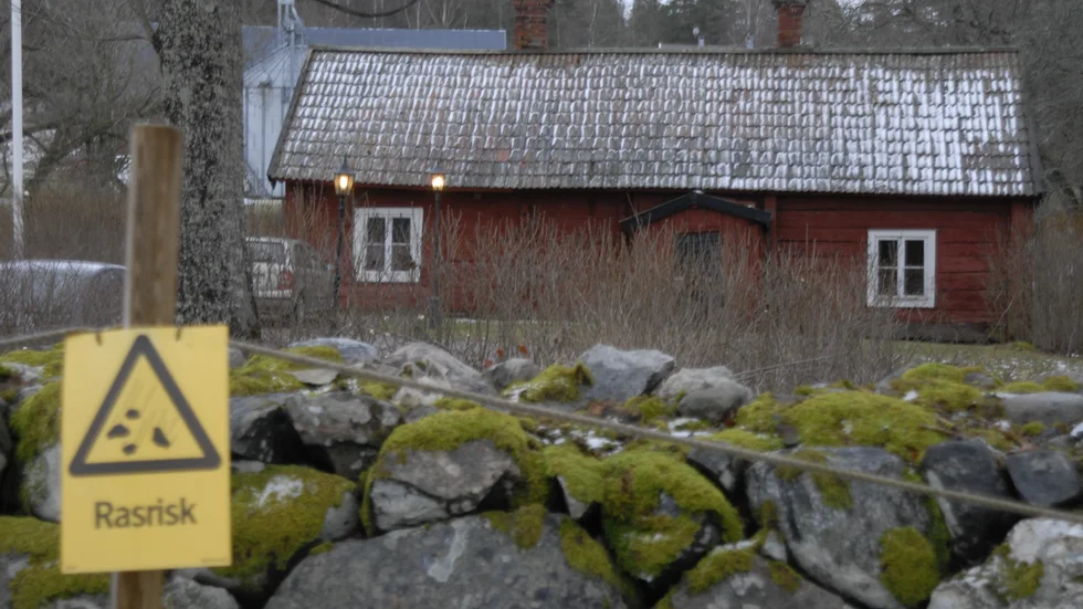 Om stugan vid VIllberga prästgård vore värd att bevara borde man ha gjort det för länge sedan, skriver signaturen Villberga-bo-