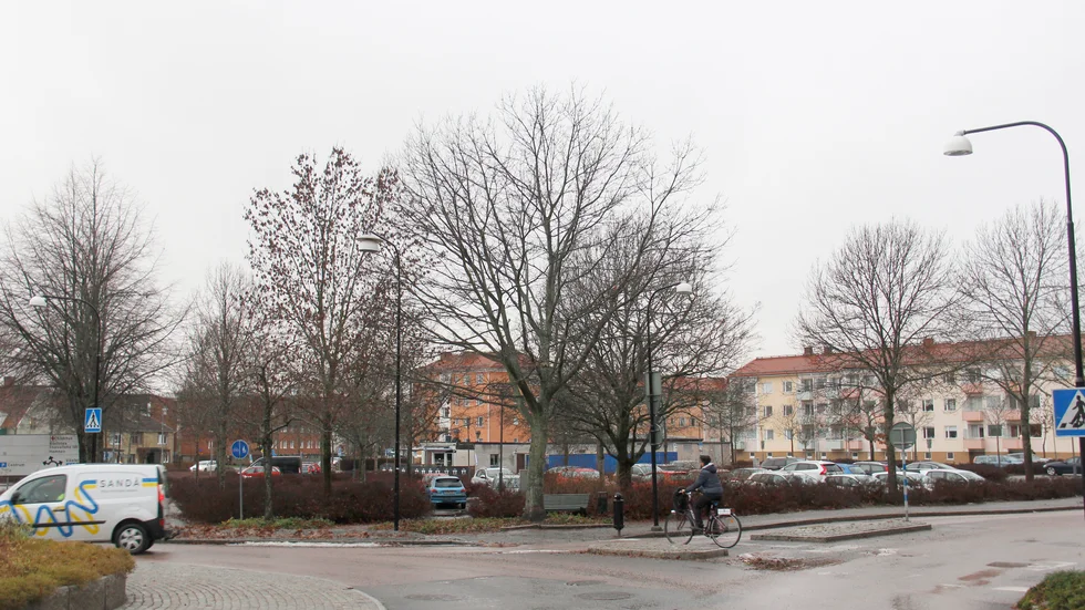 Traktorparkeringen eller någon annan plats i centrum? Nu ska den privata marknaden få lämna på förslag var ett nytt kommunhus kan etableras.
