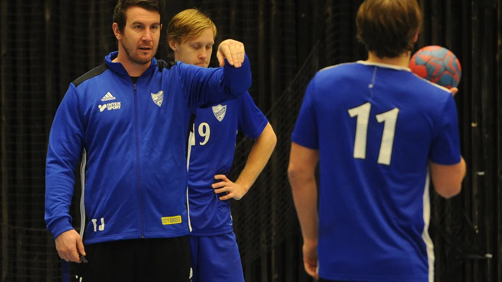 "Peter har under de senaste matcherna inte känt att han kunnat nå ut med sitt budskap så han har hintat lite om att han vill sluta" säger nye tränaren i IFK Nyköping Tobias Johansson.