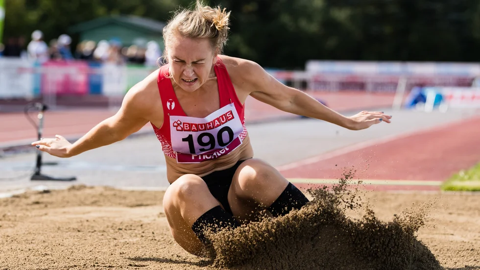 Jenny Lestander, här tävlandes för Linköpings GIF under SM i friidrott 2018, hoppas på personbästa under junior-SM inomhus i helgen. 