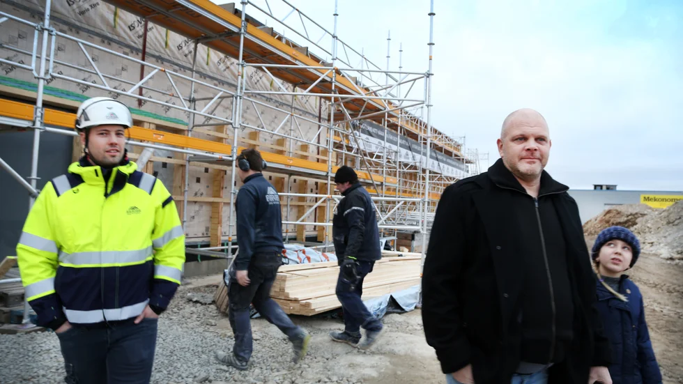 Fredrik Karlsson, butikschef, och Marcus Eriksson, platschef på Arriba som svarar för bygget. Rekryteringen av butikspersonal, 15 till 20 personer, börjar i mars och till sommaren ska butiken öppna.