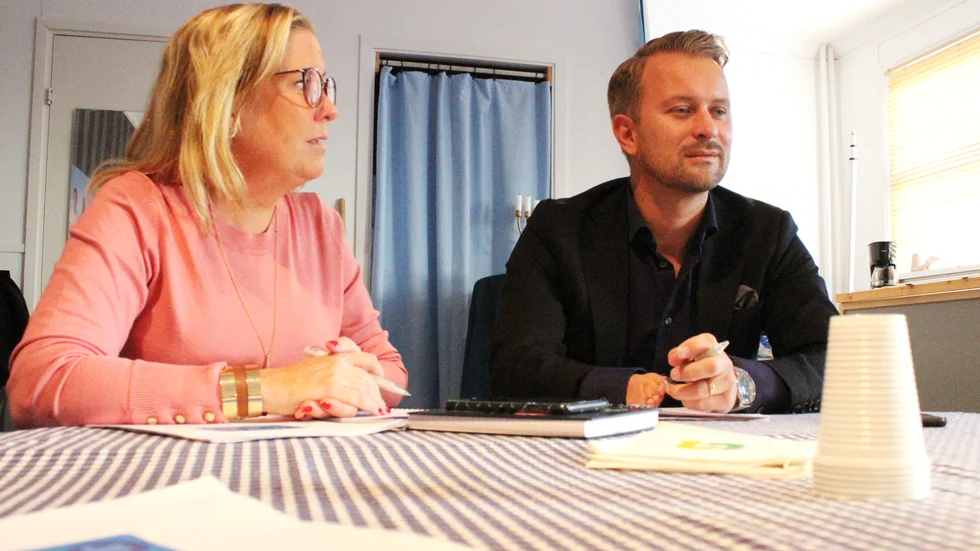 Malin Sjölander (M) och Jimmy Loord (KD) vill gasa och bromsa i sin budget för Region Kalmar län.